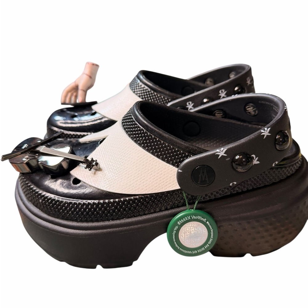 CROCS Womens Wednesday Addams Clogs NWT Authenticated - Picture 4 of 6
